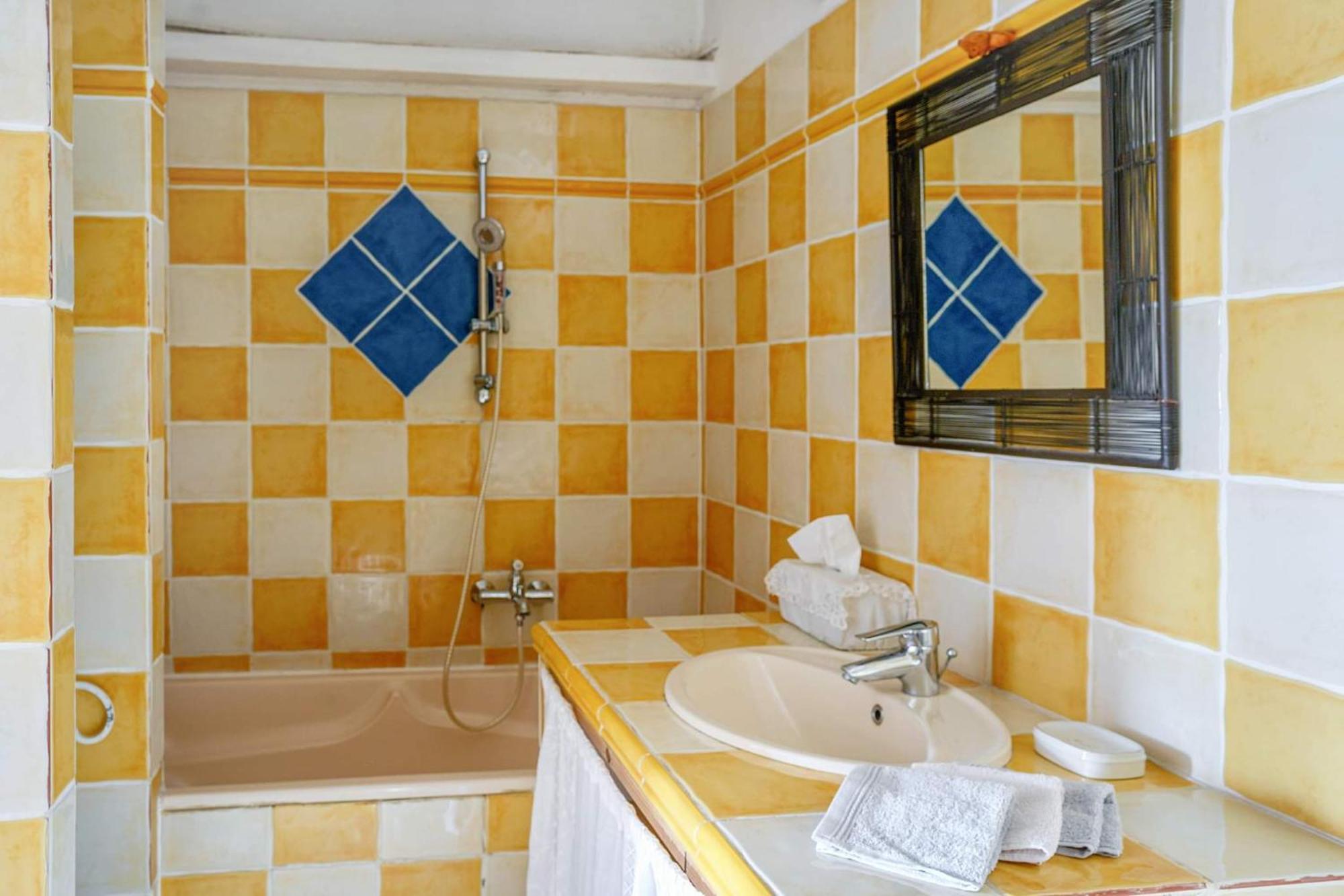 Clos Des Herissons - Chambres D'Hote - Piscine & Jardin Lauris Eksteriør billede